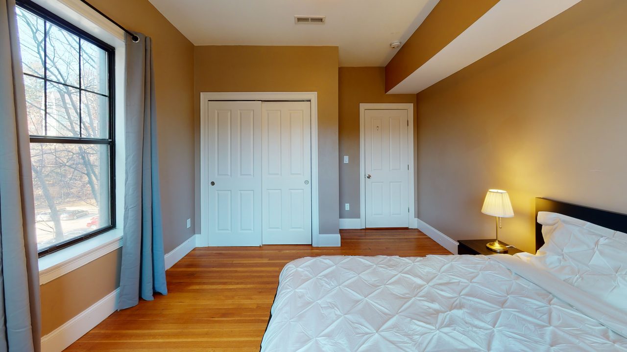 #954: Brookline - Queen Bedroom A - #954: Brookline - Gallery - 8