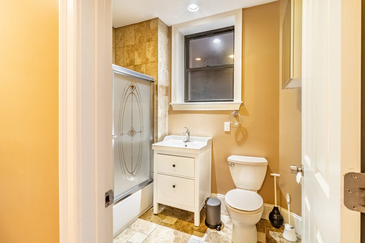 #954: Brookline - Queen Bedroom A - #954: Brookline - Gallery - 20