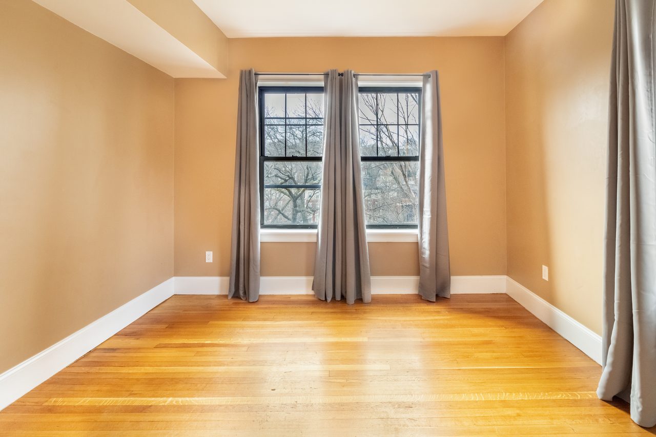 #954: Brookline - Queen Bedroom A - #954: Brookline - Gallery - 6