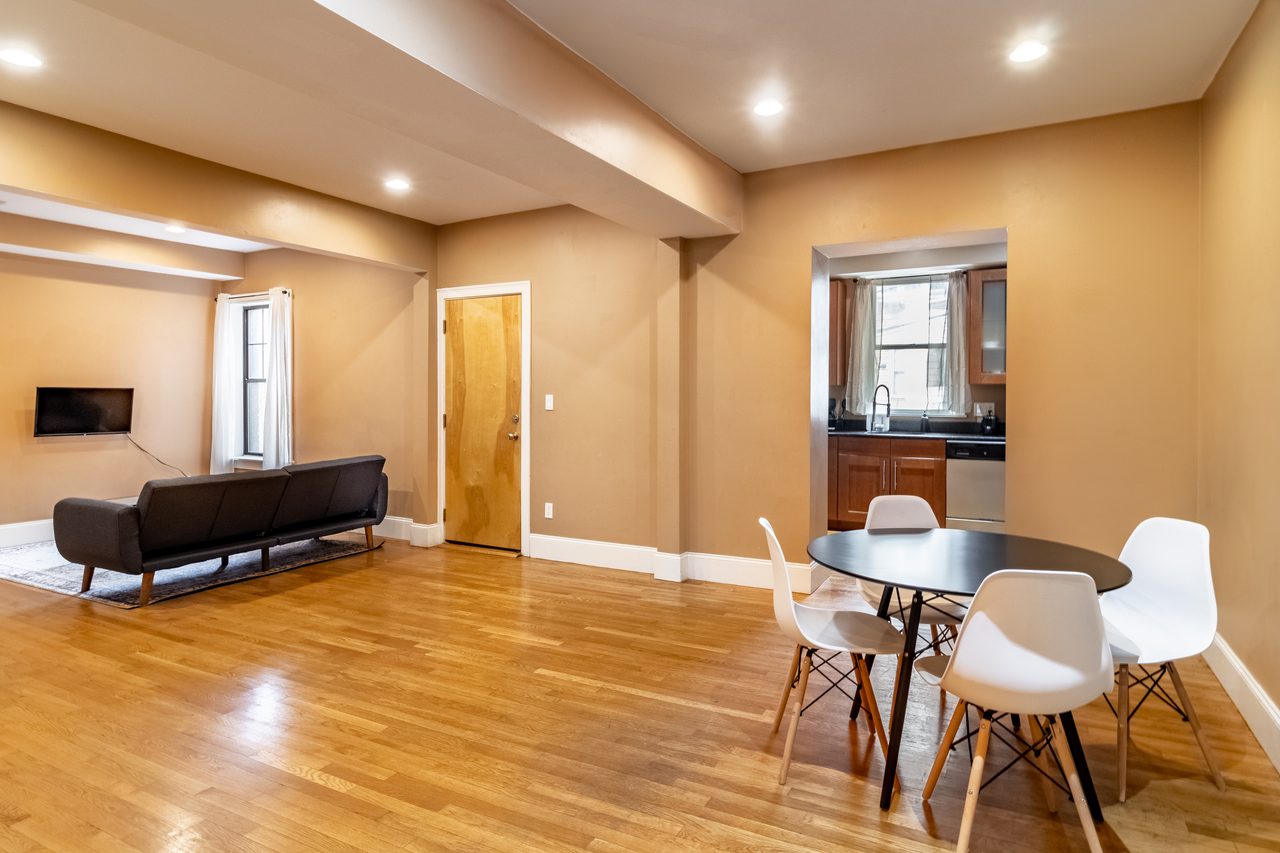 #954: Brookline - Queen Bedroom A - #954: Brookline - Gallery - 15