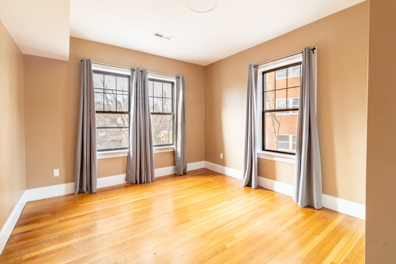 #954: Brookline - Queen Bedroom A - #954: Brookline - Gallery - 2