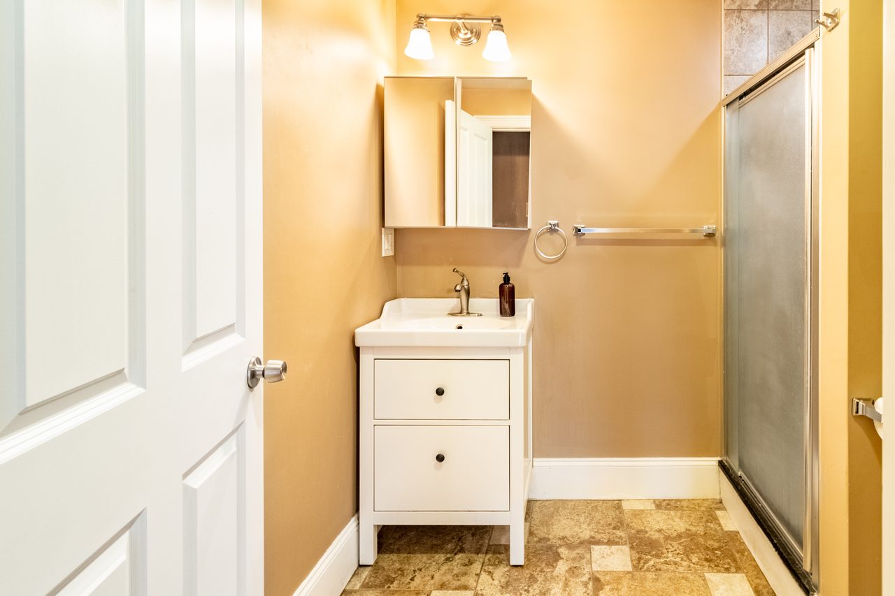 #954: Brookline - Queen Bedroom A - #954: Brookline - Gallery - 23