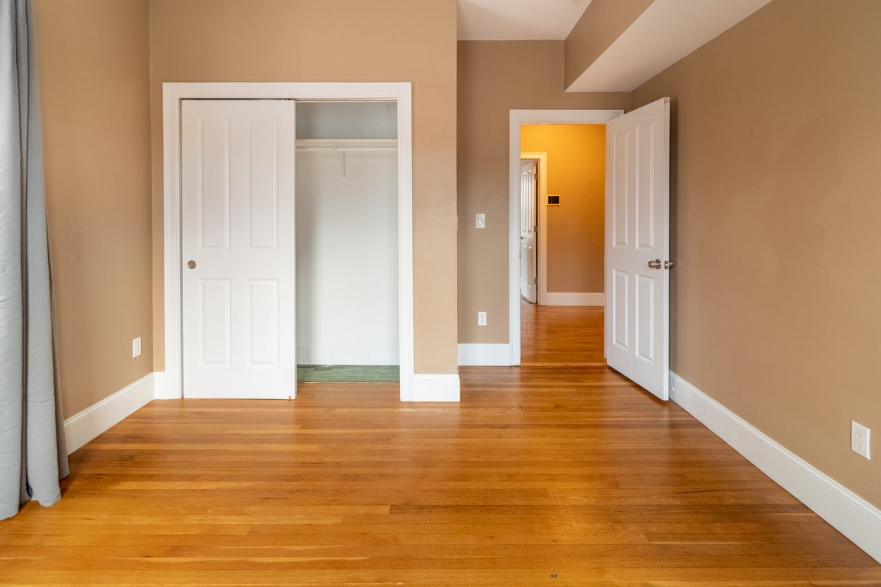 #954: Brookline - Queen Bedroom A - #954: Brookline - Gallery - 4