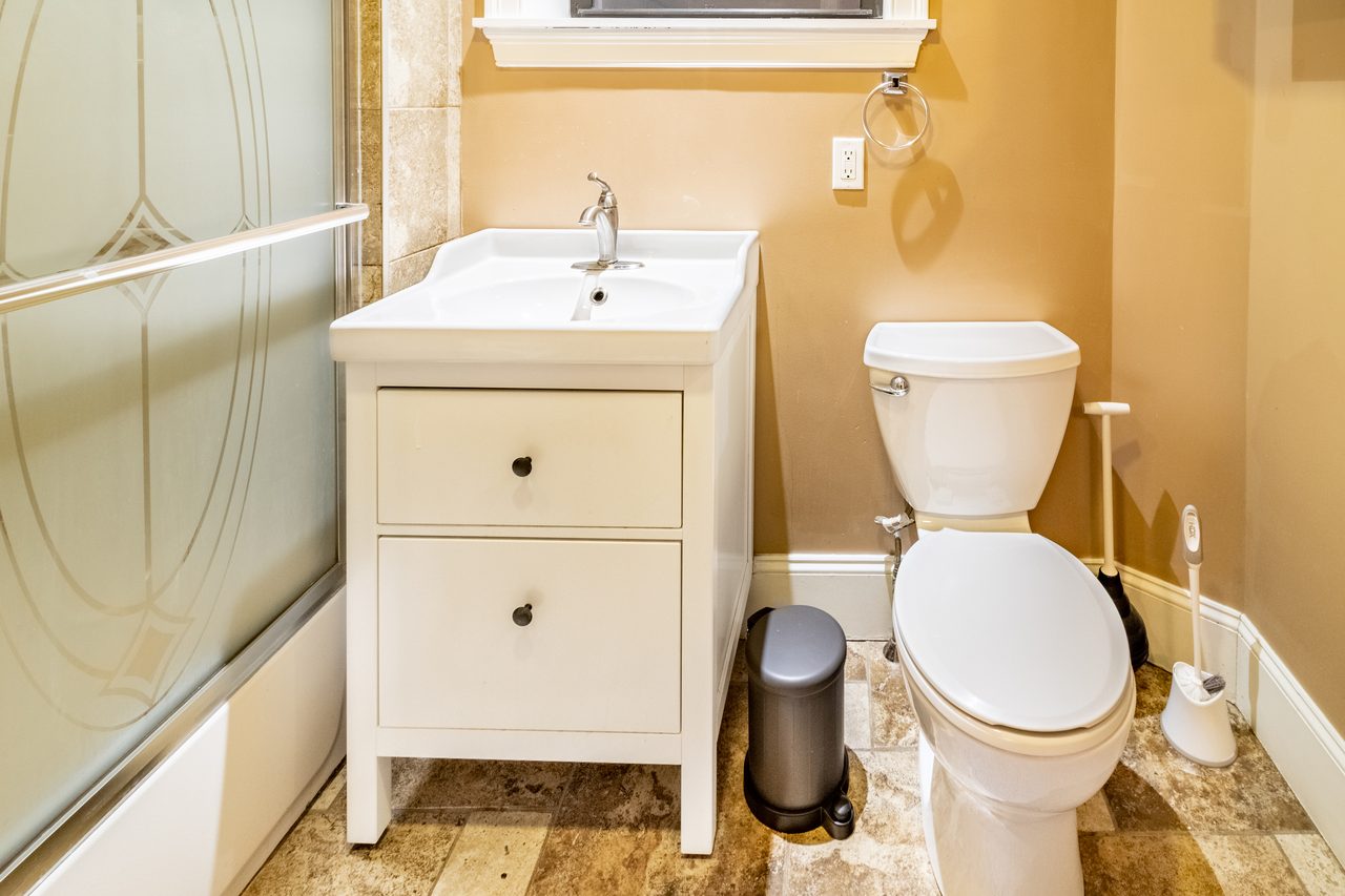 #954: Brookline - Queen Bedroom A - #954: Brookline - Gallery - 22