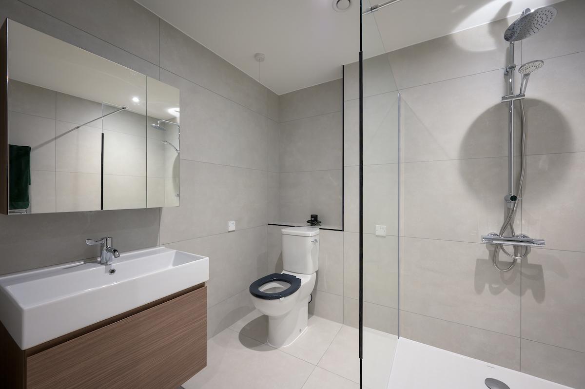 Deluxe Studio Spacious Bathroom - The Pepper Mill - Gallery - 20