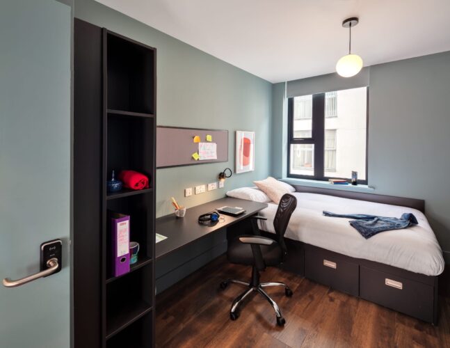 Marsh’s Yard Silver En-Suite - Copley Court - Gallery - 1