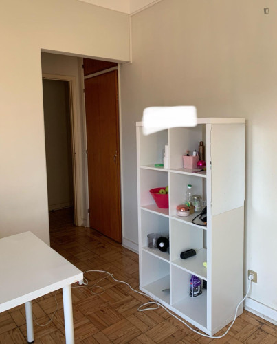 Sunny double bedroom close to Universidade De Coimbra