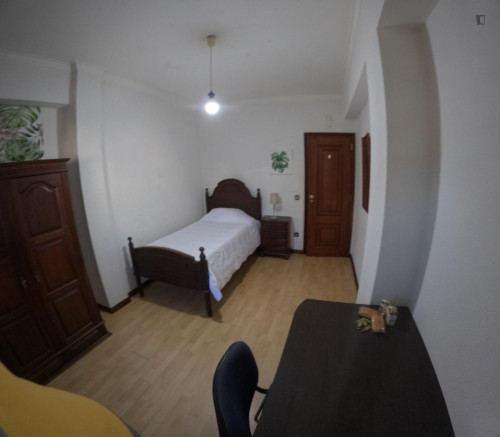 Very nice single bedroom in Celas