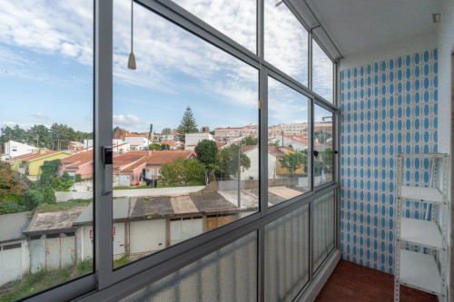 Bright bedroom next to Faculdade de Economia 