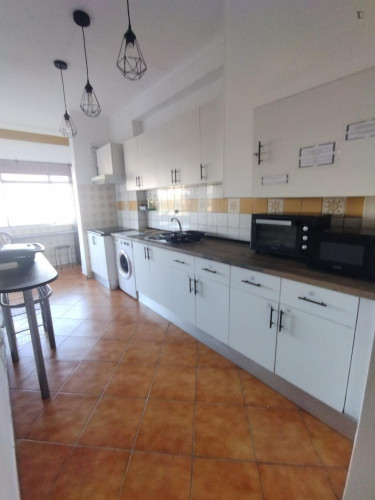 Single bedroom, with balcony, in 3-bedroom apartment - Gallery - 8