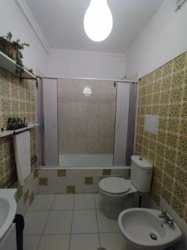Single bedroom, with balcony, in 3-bedroom apartment - Gallery - 13