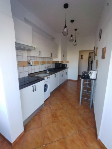 Single bedroom, with balcony, in 3-bedroom apartment - Gallery - 6