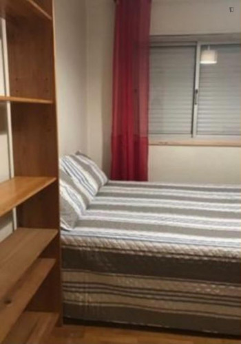 Inviting double bedroom in a 3-bedroom apartment near Instituto Superior de Engenharia de Coimbra