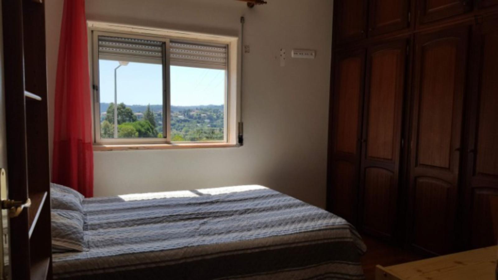 Inviting Double Bedroom In A 3-Bedroom Apartment Near Instituto Superior De Engenharia De Coimbra - 1