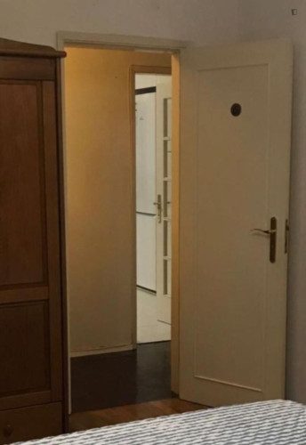 Comfy double bedroom in a 3-bedroom apartment near Instituto Superior de Engenharia de Coimbra