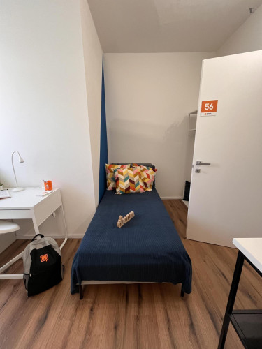 Comfy single ensuite bedroom with a private kitchen, in Le Albere