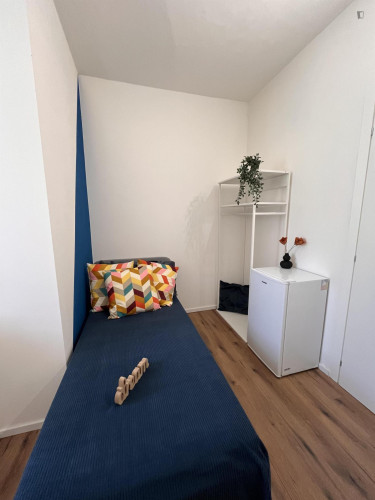 Comfy single ensuite bedroom with a private kitchen, in Le Albere