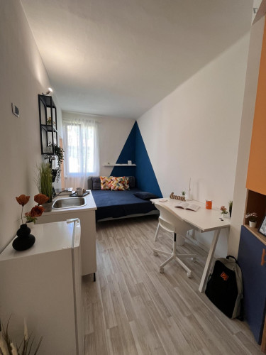 Homely single ensuite bedroom with a private kitchen, in Le Albere