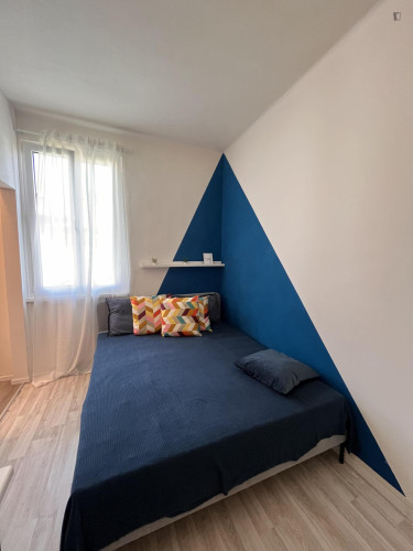 Homely single ensuite bedroom with a private kitchen, in Le Albere