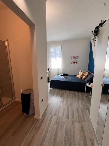 Pleasant single ensuite bedroom with a private kitchen, in Le Albere