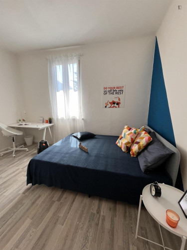 Pleasant single ensuite bedroom with a private kitchen, in Le Albere