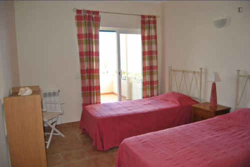 Fascinating 3 Bedroom House with a private Swimming Pool close to Luz Beach - Gallery - 11