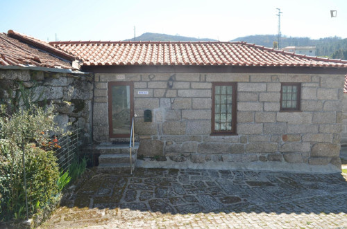 Rustic 2 Bedroom House with a Swimming Pool close to Loivos do Monte
