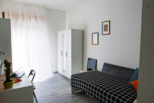 Inviting single bedroom in Veronetta