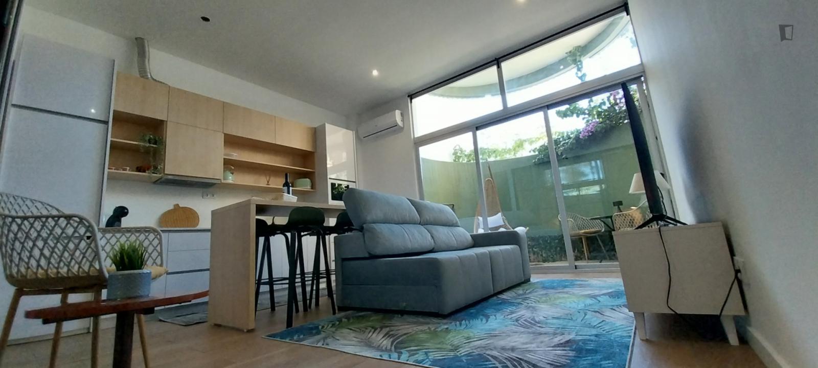 Friendly 1 Bedroom Apartment Close To Vau Beach - 1