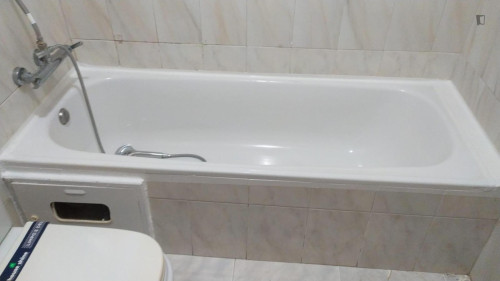 Bright Double Bedroom close to Santana - Cartaxo Train Station