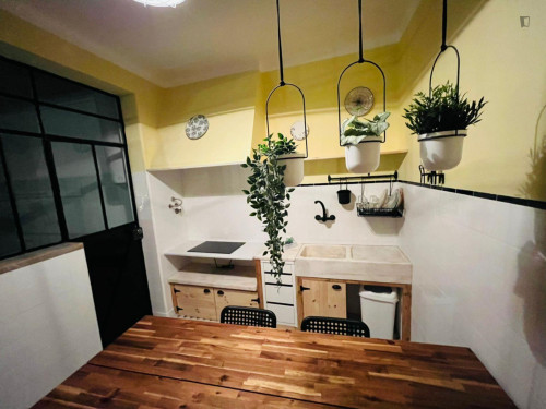 Fantastic Double Bedroom Near ISLA