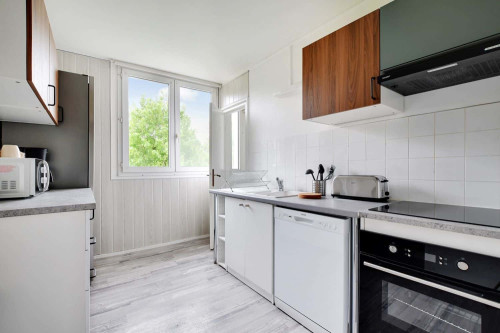 Move into this modern 12 m² room in coliving for rent at KremlinBicêtre