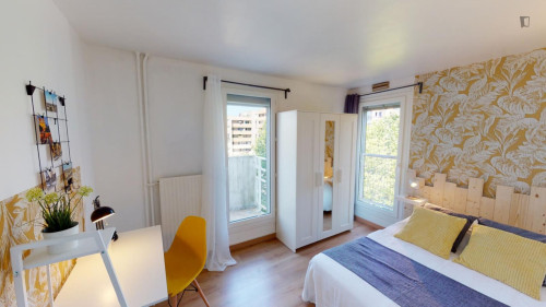 Great double bedroom with balcony in a 4-Bedroom apartment, close to Nanterre-Préfecture train station