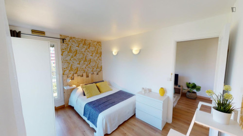 Great double bedroom with balcony in a 4-Bedroom apartment, close to Nanterre-Préfecture train station