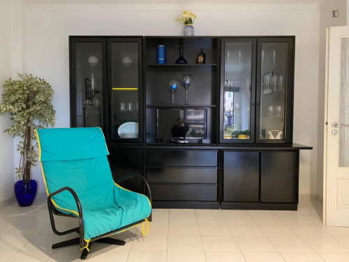 Comfy 1 Bedroom Apartment close to three castle Beach