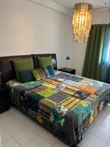 Comfy 1 Bedroom Apartment close to three castle Beach