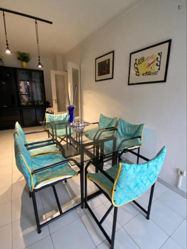 Comfy 1 Bedroom Apartment close to three castle Beach