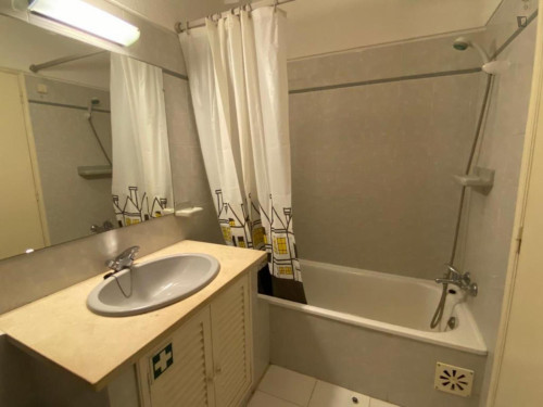 Comfy 1 Bedroom Apartment close to three castle Beach - Gallery - 13