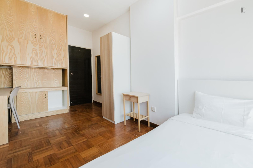 Luminous double bedroom in Bukit Merah