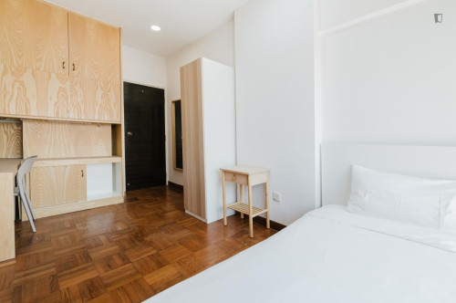 Luminous double bedroom in Bukit Merah