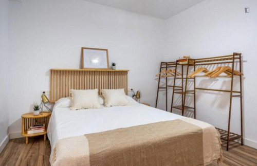 Very welcoming double bedroom in Zaidín
