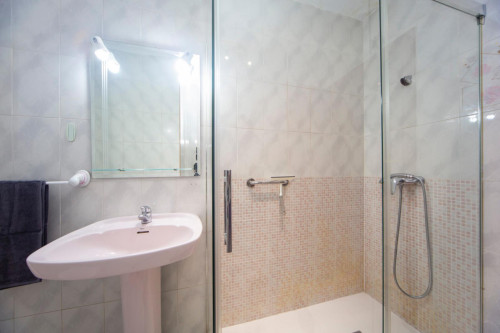 Very nice double bedroom near the Granada train station