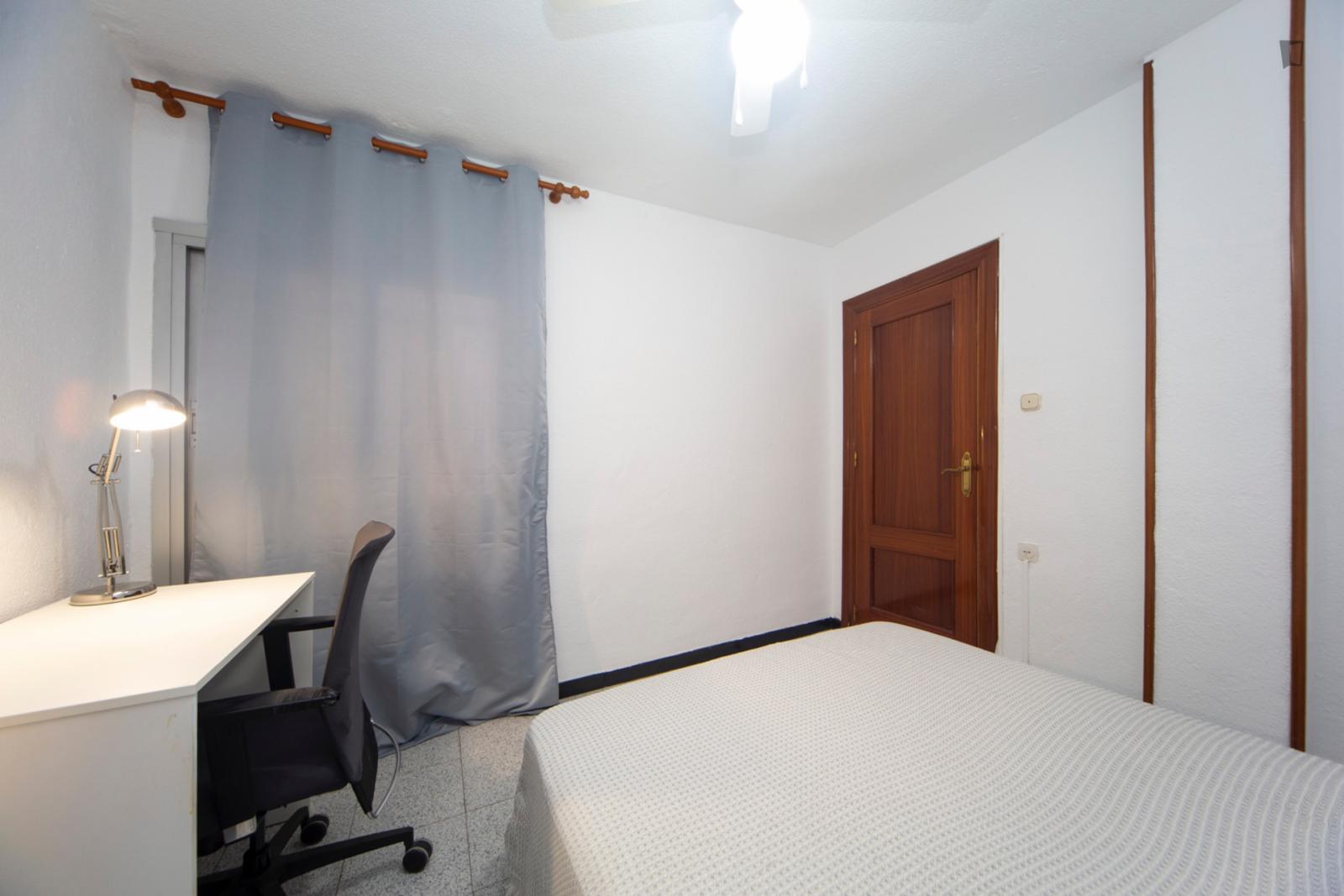 Very Nice Double Bedroom Near The Granada Train Station - Very nice double bedroom near the Granada train station - Gallery - 1