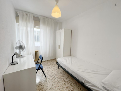 Cute single bedroom near Parque Federico García Lorca