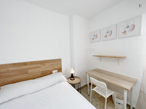 Alluring single bedroom in Figares