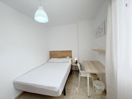 Alluring single bedroom in Figares