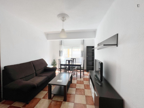 Snug single bedroom with a balcony, in Los Cármenes