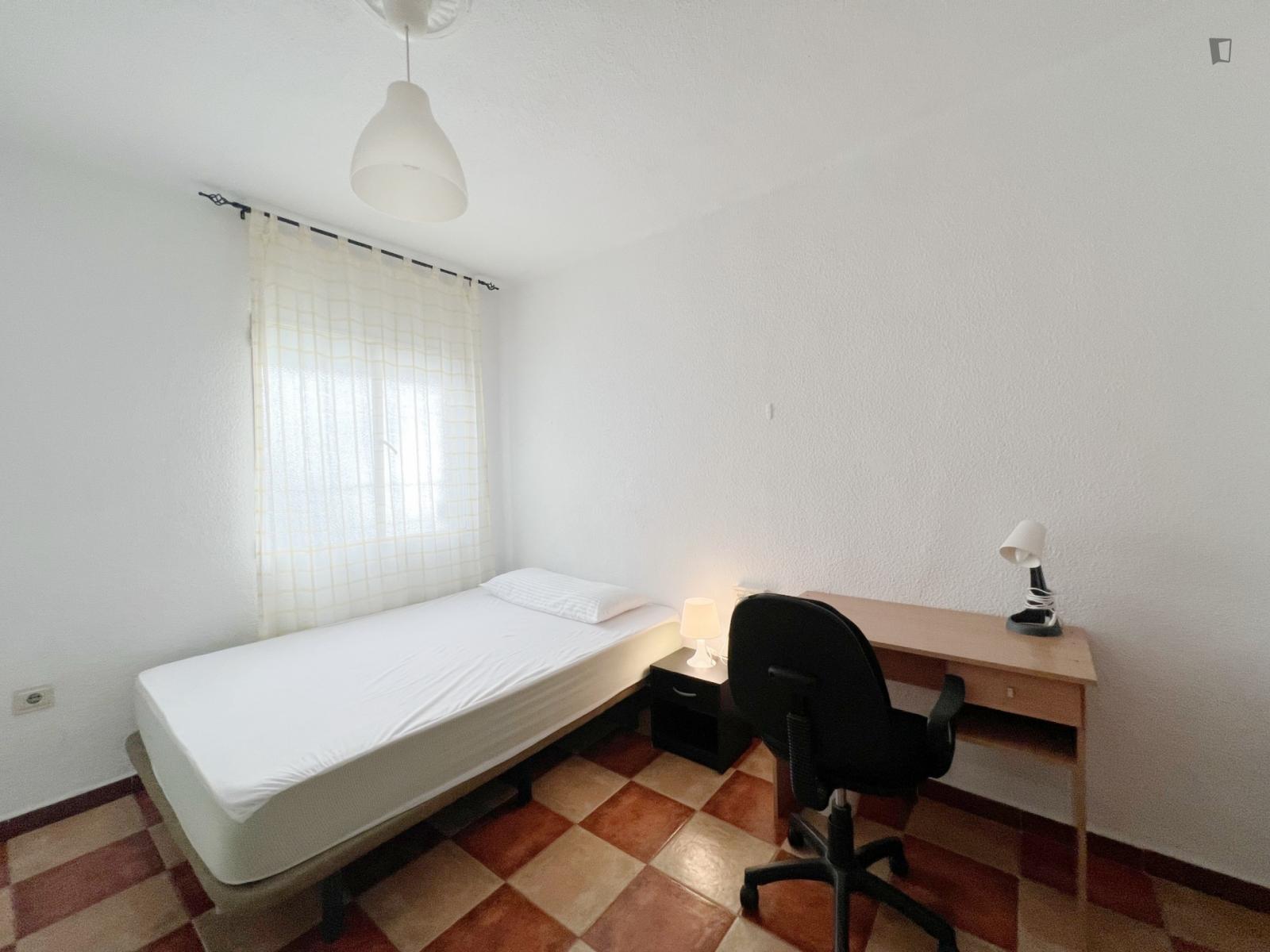  Nice Single Bedroom In Los Cármenes  -  Nice single bedroom in Los Cármenes  - Gallery -  1