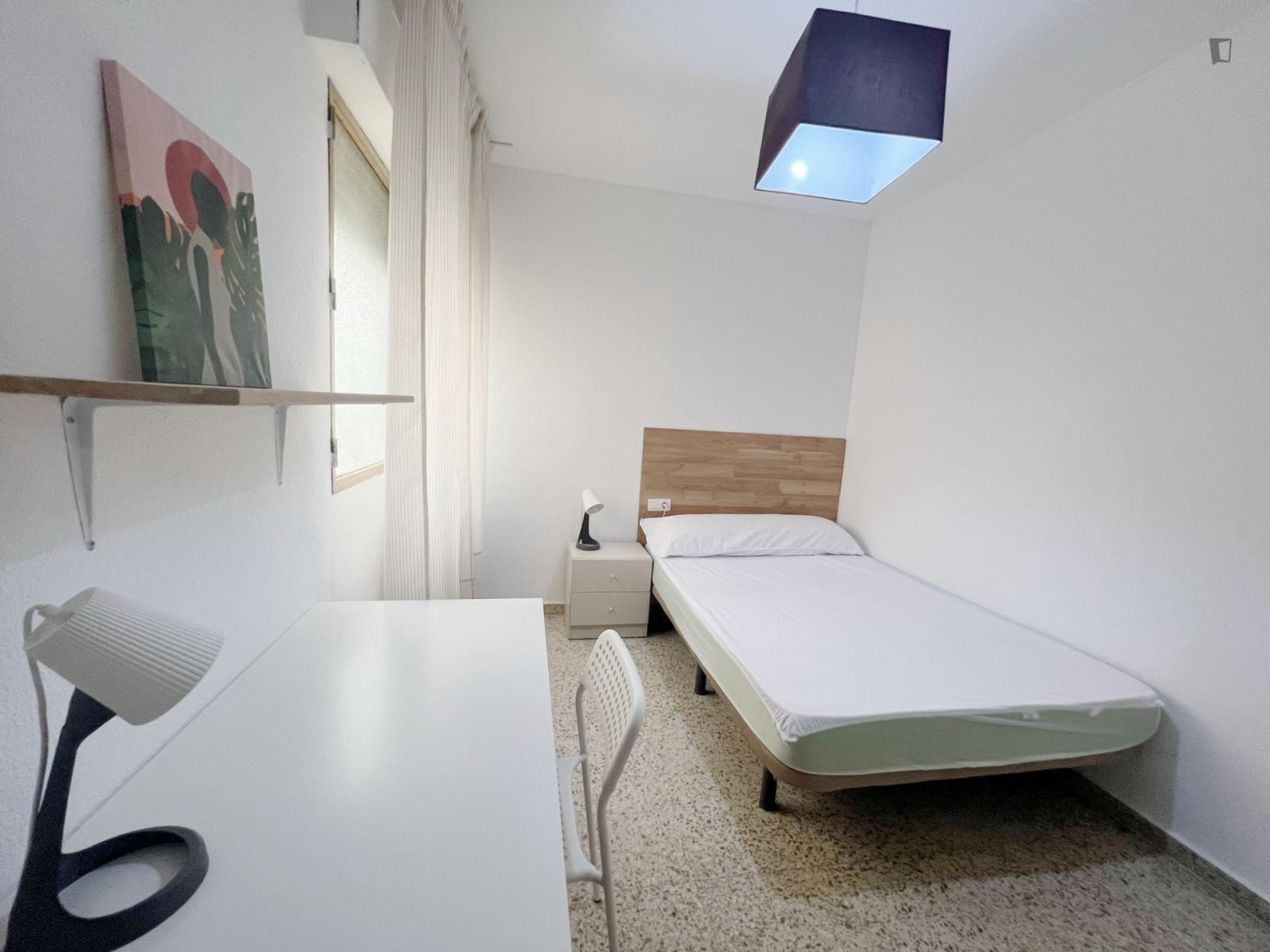  Single Bedroom In A Student Flat, In Figares  -  Single bedroom in a student flat, in Figares  - Gallery -  1