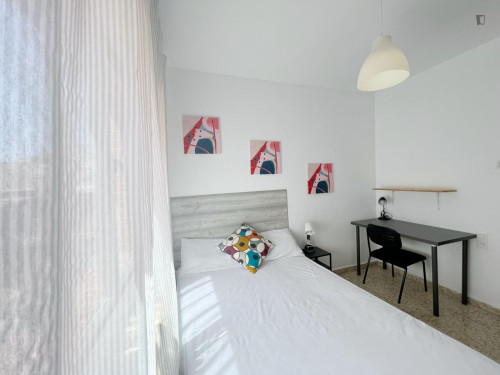 Sublime double bedroom in Figares
